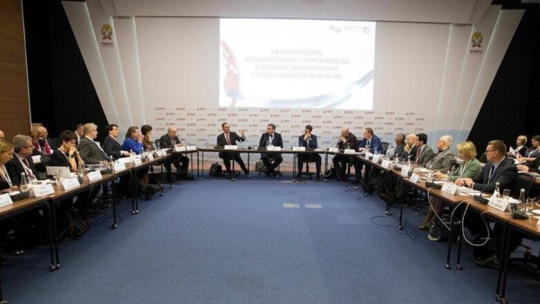 На Гайдаровском форуме в РАНХиГС выступят европейские политики