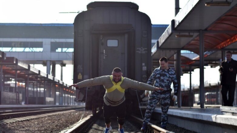 В Крыму силачам при подготовке к рекорду России не хватило вагонов
