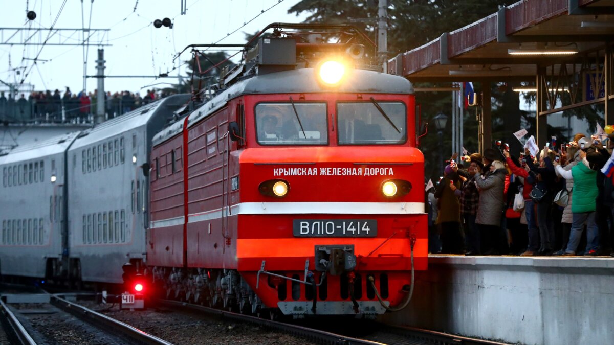 В Феодосию прибыл первый поезд "Таврия"