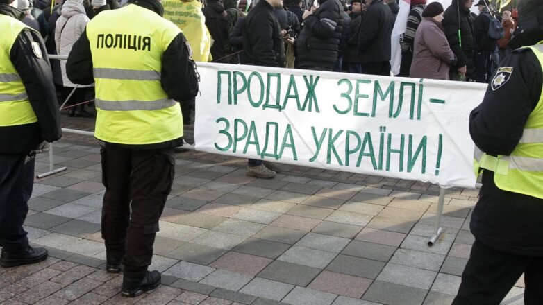 В Киеве начался митинг против рынка земли на Украине
