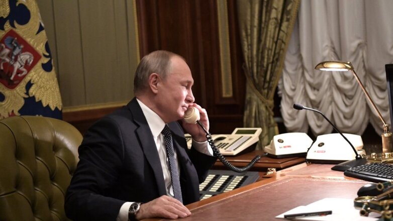 Путин, Меркель и Макрон обсудили по телефону ситуацию в Идлибе