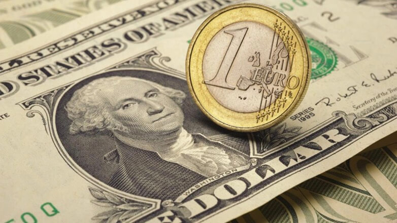 Доллар и евро открыли торги резким ростом