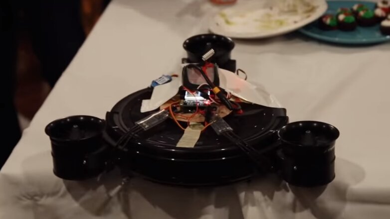 Летающий робот-пылесос показали на видео