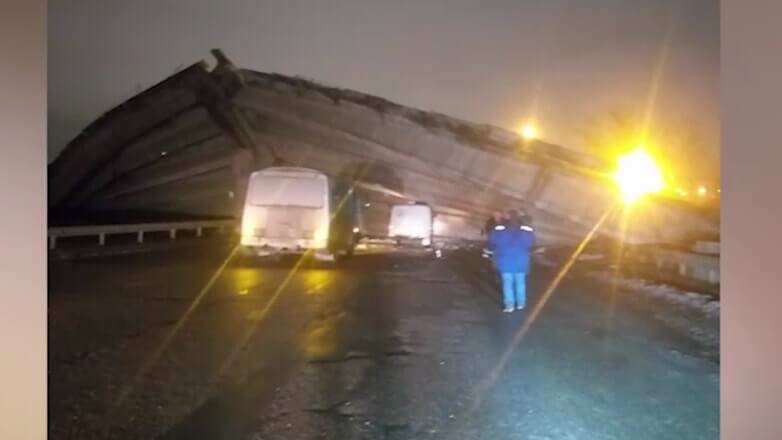 В сети появилось видео с места обрушения моста в Оренбурге