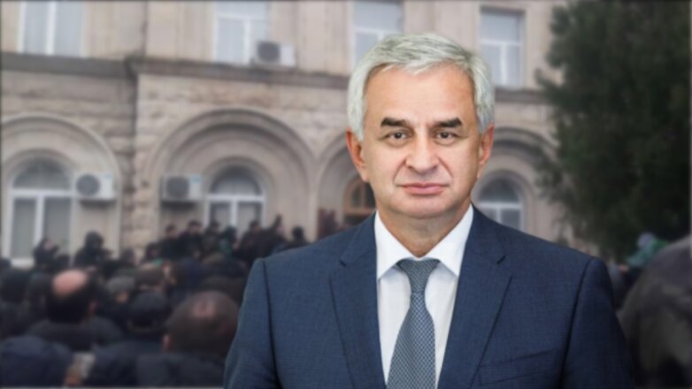 В администрации президента Абхазии объяснили отказ Хаджимбы от отставки