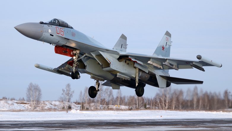 Появилось видео первых полётов новейших Су-35С в Карелии