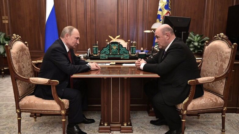 Путин попросил Мишустина посетить регионы России, где горят леса