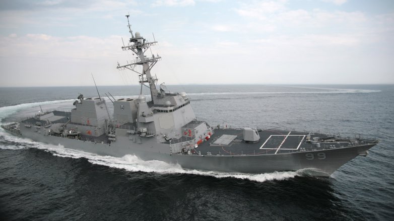 В Минобороны прокомментировали сближение корабля ВМФ с американским эсминцем