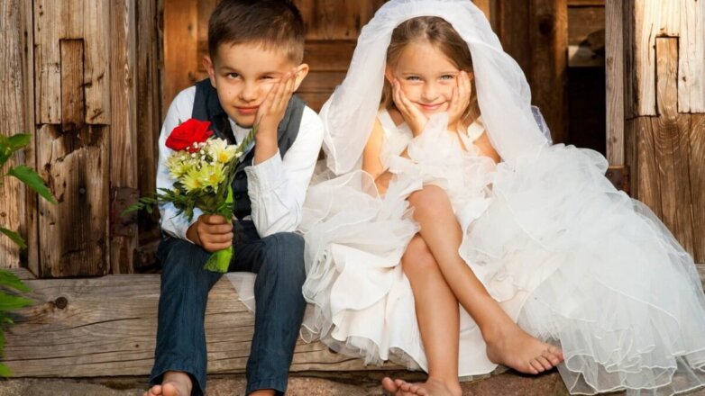 Минюст заявил о готовности изменить брачный возраст в России