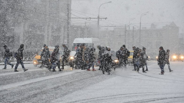 Москвичей предупредили о метели и снегопаде