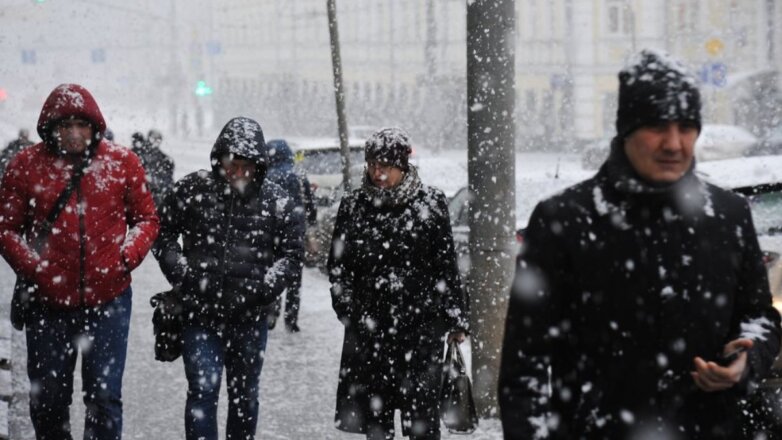 Москвичи поделились фотографиями долгожданного снегопада