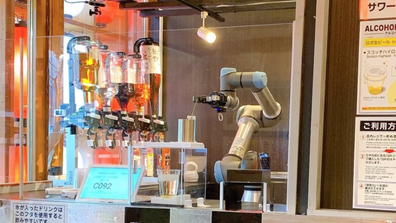 Робот-бармен начал работать в японском пабе