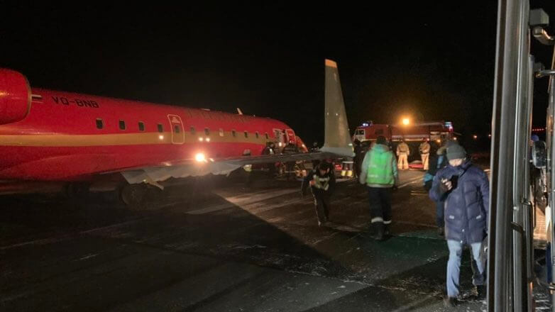 При посадке в Томске у самолёта разрушилась передняя стойка шасси