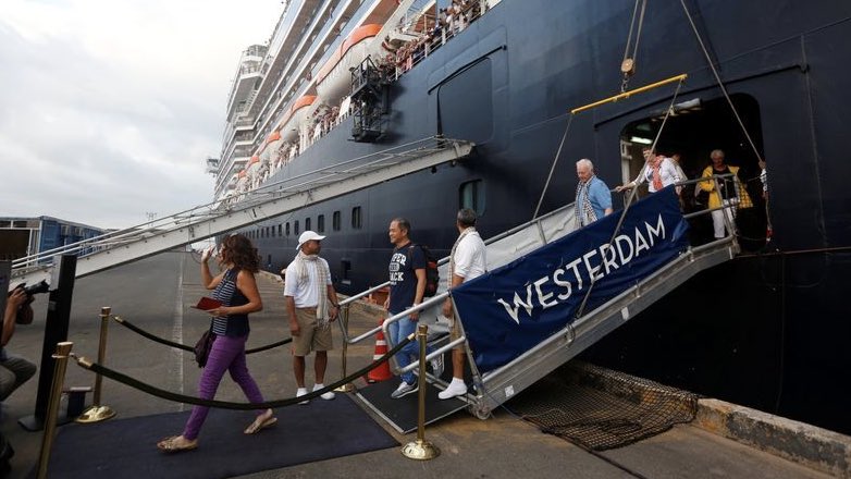 Туристы круизного лайнера Westerdam сошли на берег в Камбодже