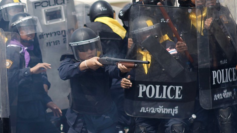 В Таиланде начался штурм захваченного стрелком торгового центра