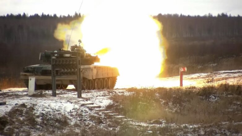 На Дальнем Востоке провели стрельбу из танка на ходу в рамках АрМИ-2020