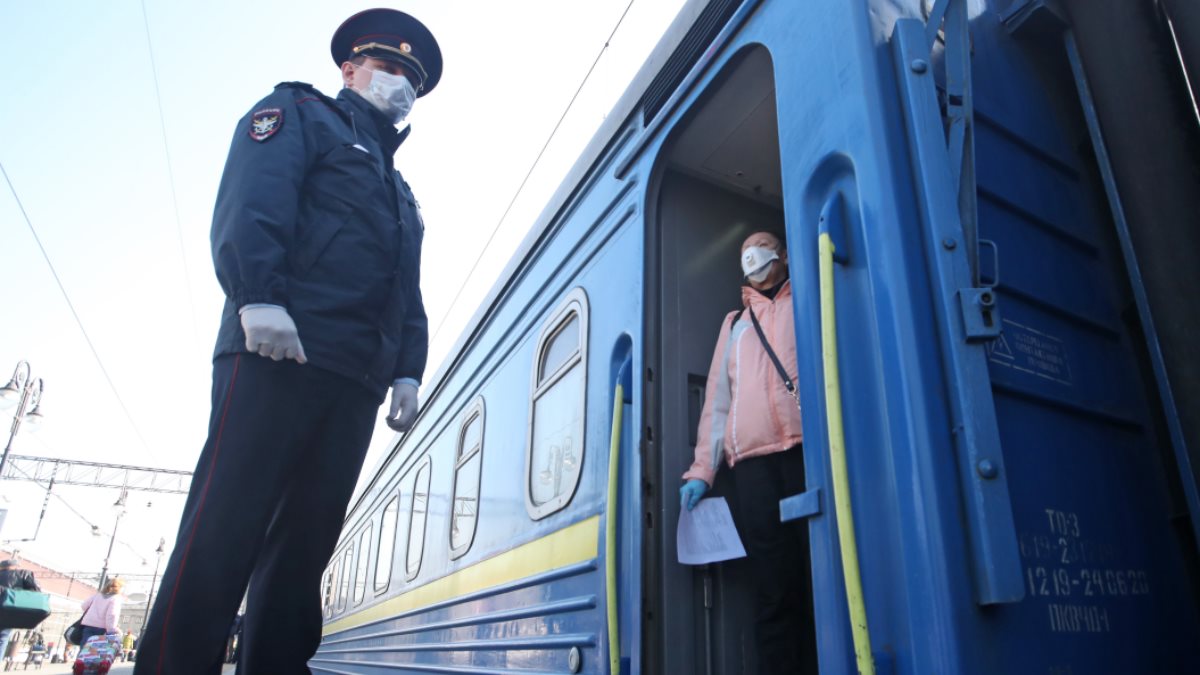 Россия поезд полицейский коронавирус