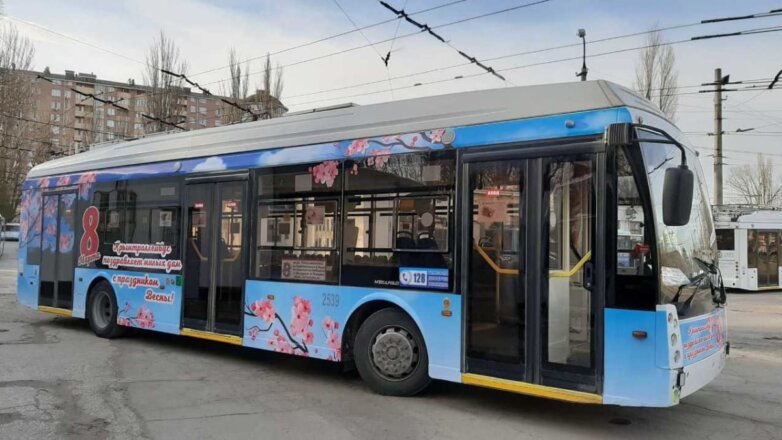 Накануне 8 марта в Крыму запустят праздничные троллейбусы