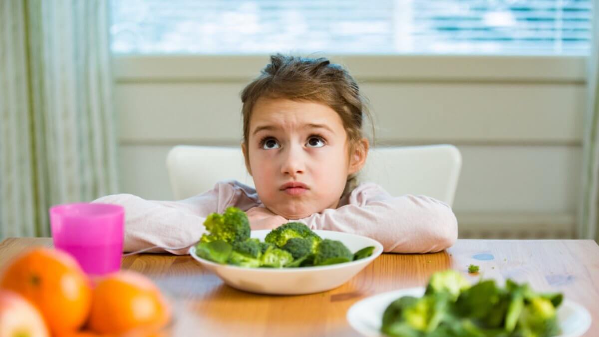 Ребёнок девочка не хочет есть овощи брокколи вегетарианство
