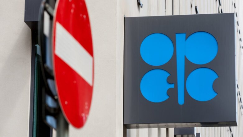 Страны ОПЕК+ решили продлить соглашение о сокращении нефтедобычи