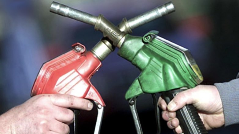 В России рухнули оптовые цены на бензин