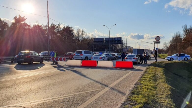 Россия полиция ДПС ГИБДД перекрытая трасса дорога в Москву