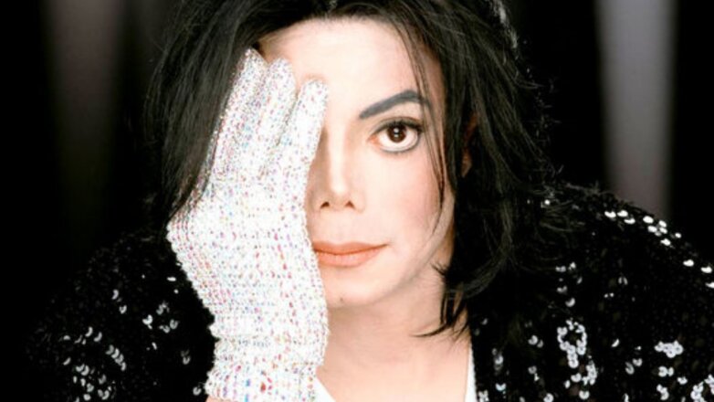 Перчатка Майкла Джексона ушла с молотка за $104 тыс.
