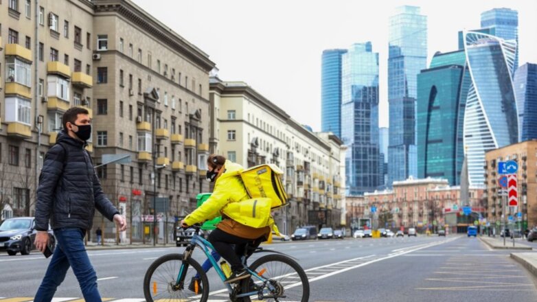 Коронавирус Москва-Сити улица поддержка граждан и экономики Яндекс Еда доставка еды курьер