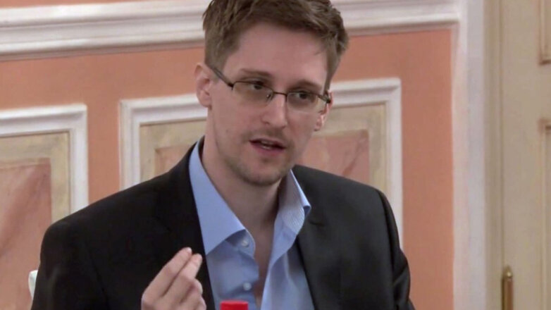 Эдвард Сноуден решил остаться в России еще на три года
