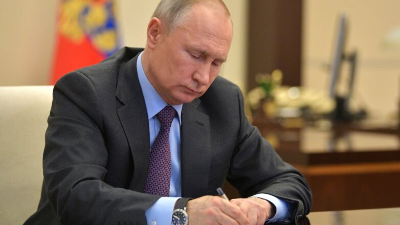 Путин подписал закон об универсальных услугах связи