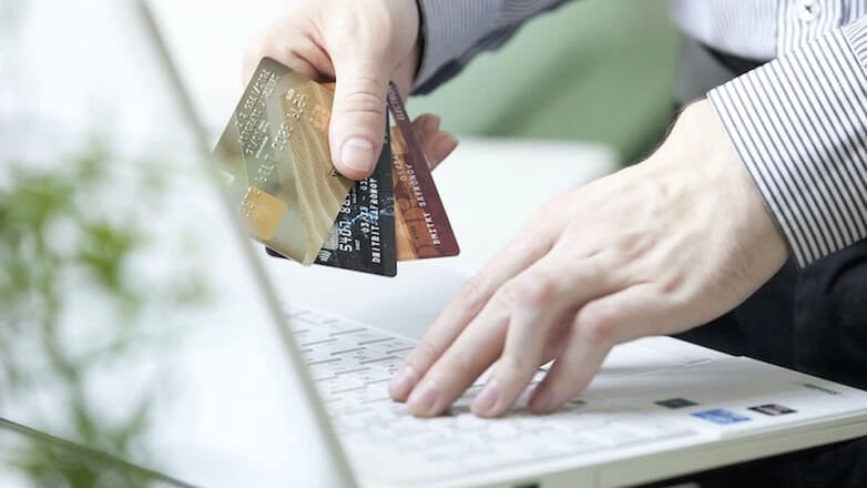 В России выпуск и обслуживание банковских карт могут стать платными
