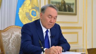 Нурсултан Назарбаев назвал главные условия выхода Казахстана из кризиса