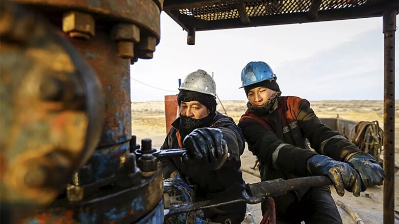 В Казахстане зафиксировано массовое заражение нефтяников COVID-19