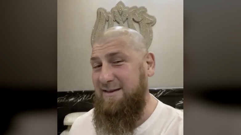 Кадыров побрился налысо в ответ на просьбы открыть парикмахерские в Чечне