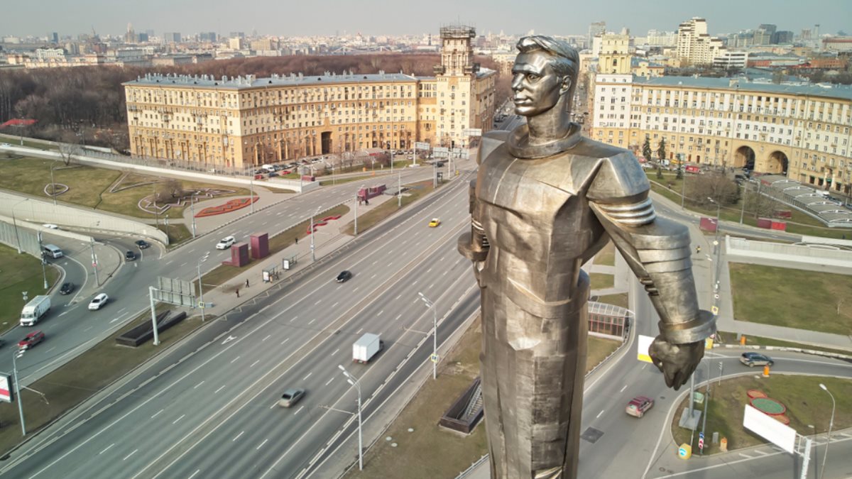 памятник юрия гагарина в москве