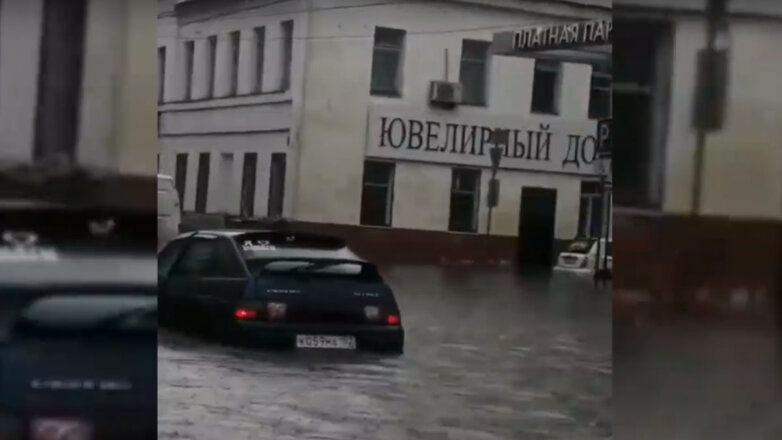 Потоп в центре Нижнего Новгорода записали на видео