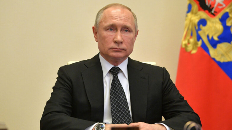 Владимир Путин чёрный галстук в квадратик