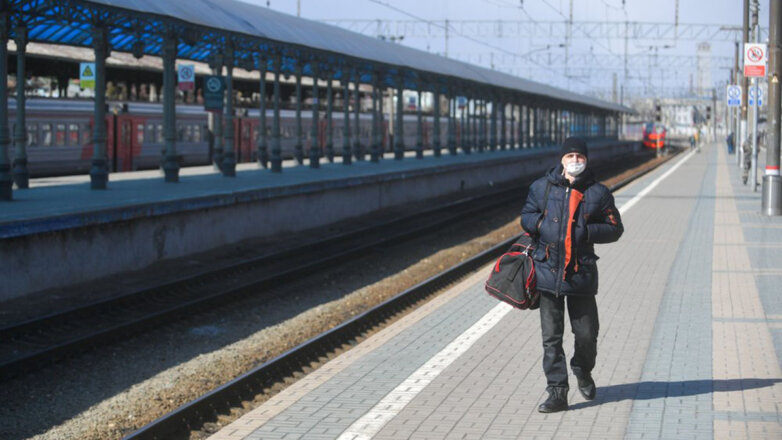 Глава РЖД сообщил об отмене в России половины поездов