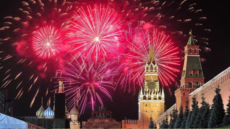 Онлайн-трансляция салюта в честь 75-летия Победы в Москве