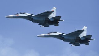 Российский истребитель перехватил самолеты-разведчики НАТО: видео