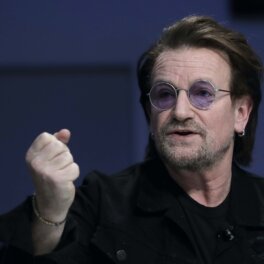 Боно из U2 60 лет. За что его так ненавидят?
