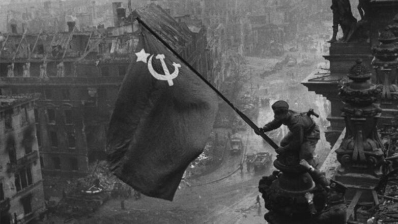 Знамя Победы над Рейхстагом 1200-675