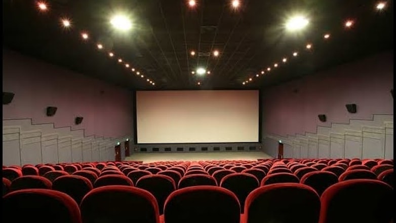 В Роспотребнадзоре назвали сроки открытия кинотеатров и спортзалов