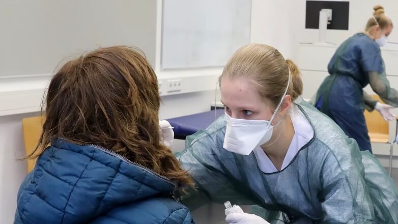 Число тестирований на коронавирус в России удвоится