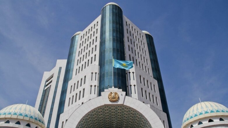 Сенат Казахстана принял поправки, расширяющие полномочия президента
