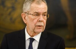 Президента Австрии застали ночью в закрытом в ресторане