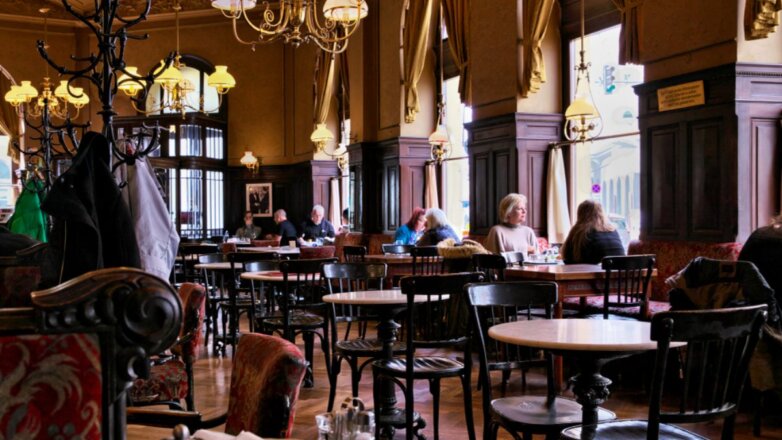 Жителям Вены раздадут €40 млн для походов в рестораны и кафе