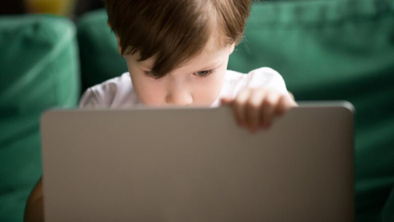 В Минпросвещения объяснили, в каких случаях стоит учить школьников онлайн