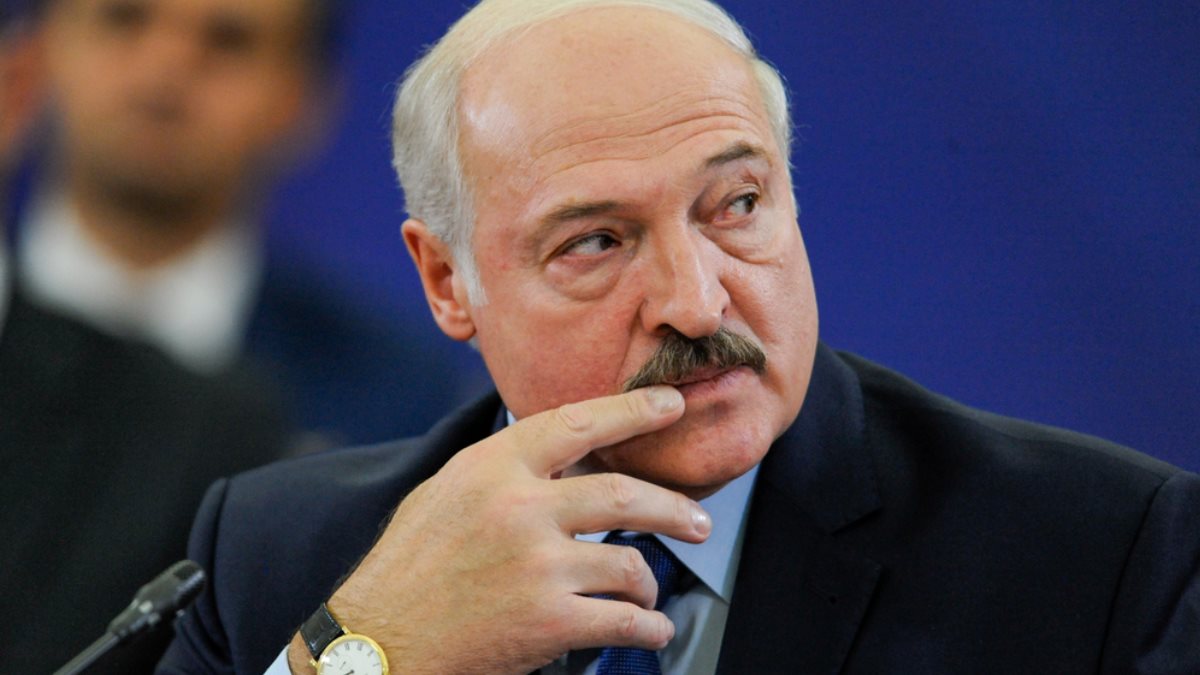 Президент Белоруссии Александр Лукашенко задумался