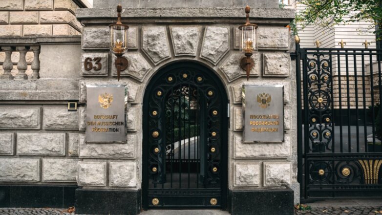 У здания посольства России в Берлине произошли столкновения